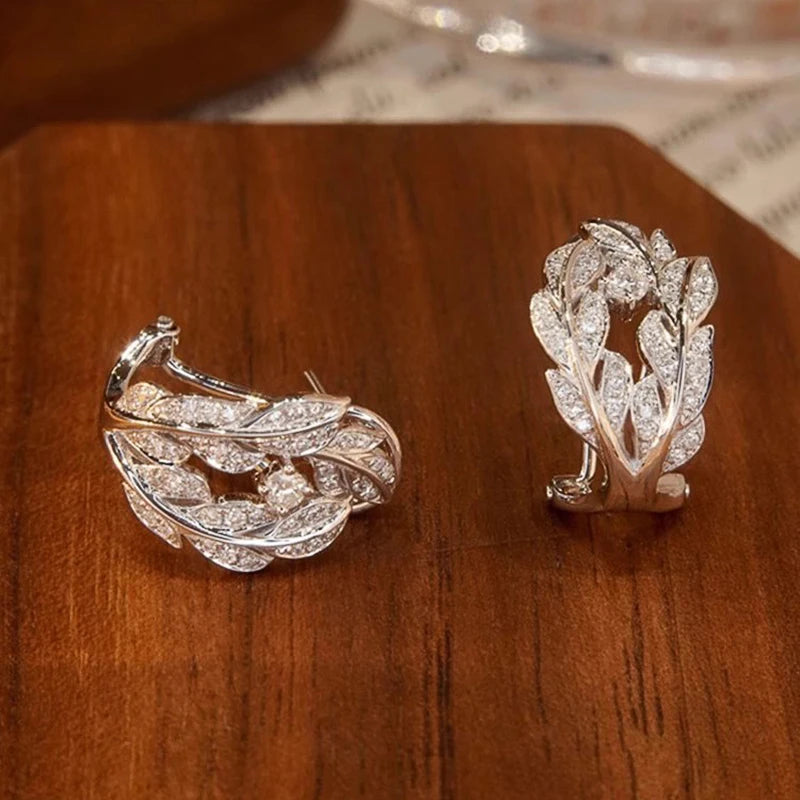 Huitan Silber Farbe Blatt Creolen für Frauen Neu Gestaltete Exquisite Ohr Zubehör Silber Farbe Hochzeit Trendy Schmuck