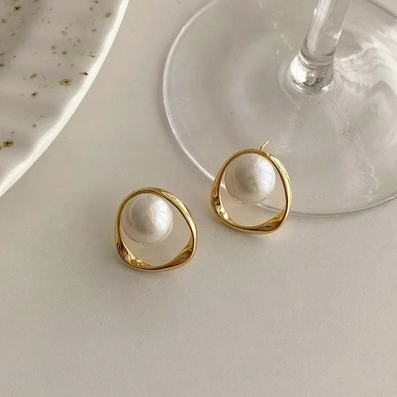 Imitation Perle Ohrring für Frauen Gold Farbe Runde Stud Ohrringe Koreanische Zarte Unregelmäßige Design Ungewöhnliche 2023 Mode Schmuck