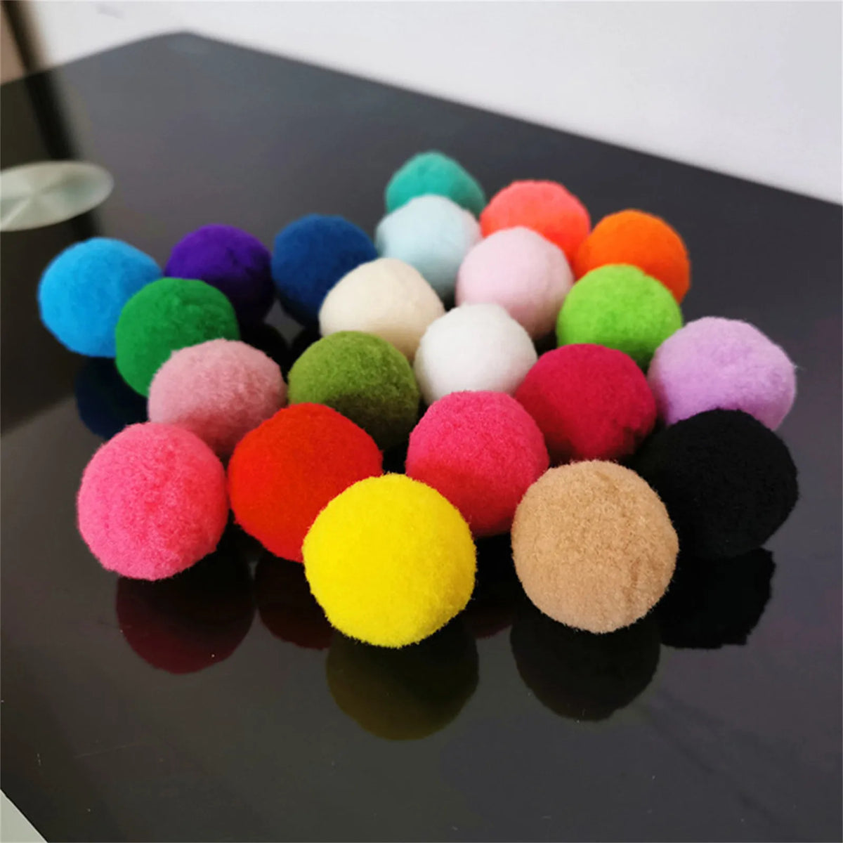 30 Stück 1,6"/4 cm Katzenspielzeugbälle Bulk Soft Kitten Pompon Spielzeug Indoor Katzen Interaktives Spieltraining Spielzeug Plüschbälle Katzen Lieblingsspielzeug