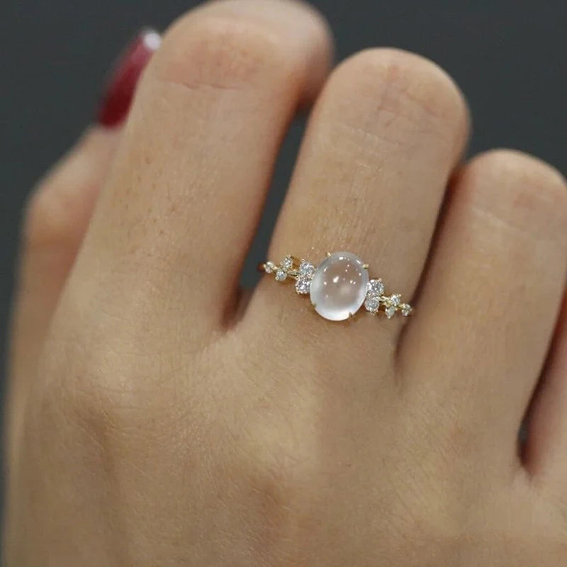 Huitan elegante Nachahmung Opal Frauen Ringe für Hochzeit exquisite weibliche Finger Accessoires Jubiläums geschenk neuen Modeschmuck