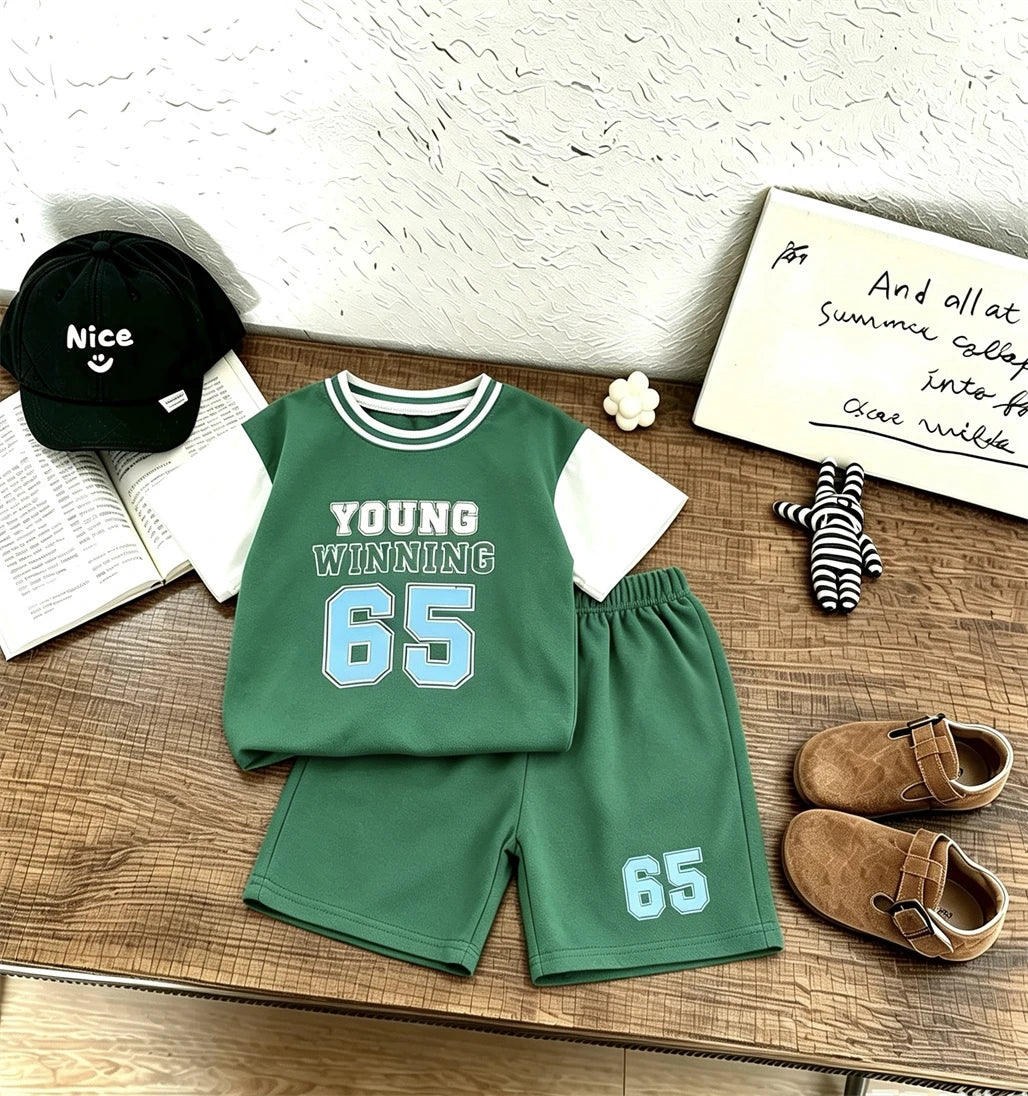 Mode-Trainingsanzüge für Jungen, lässig, lockeres T-Shirt + Shorts, 2-teiliges Set, Kinder-T-Shirts mit Rundhalsausschnitt, vielseitige Shorts, dünne Sommerkleidung