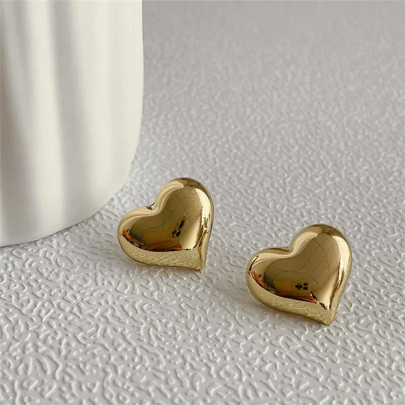 Gold Farbe Glatte Oberfläche Liebe Herzförmige Ohrstecker Frauen Minimalistische Mode Mädchen Hochzeit Brautschmuck