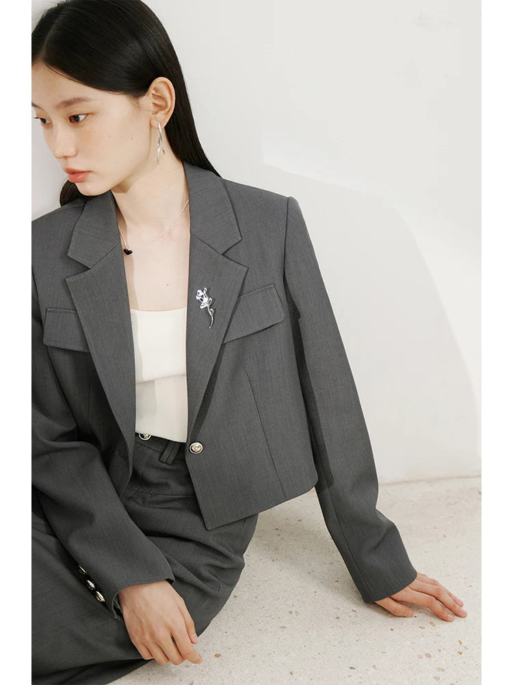 Ziqiao Temperament Ein knopf Brosche Kurz anzug für Frauen Frühling Chic Pendler geraden langen Rock kurze Blazer Jacke weiblich