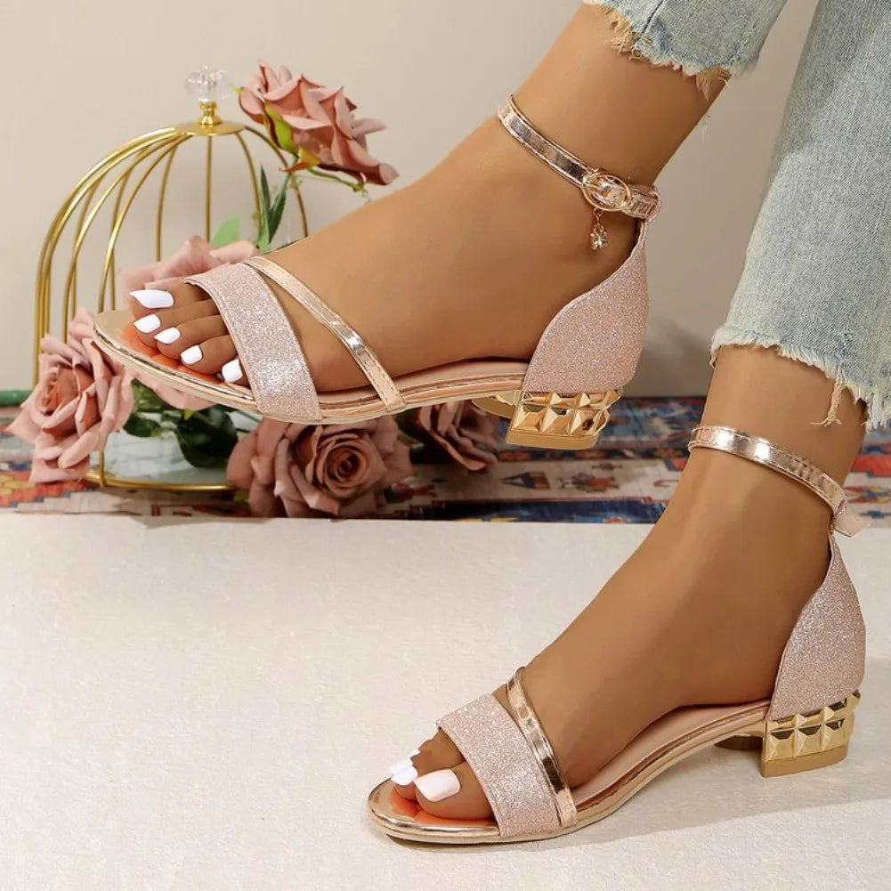 Sommerliche Übergrößen-Sandalen für Damen mit Modernem Absatzdesign, Modischer Knöchelriemen, Glitzernde Kristalle und Niedrigem Absatz