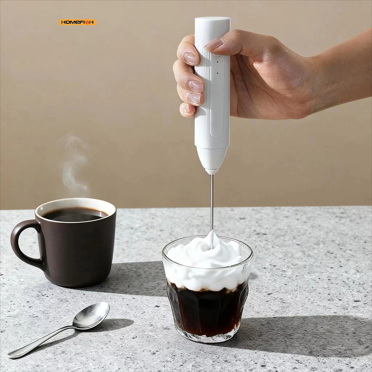 Kabelloser elektrischer Milchaufschäumer, wiederaufladbarer Milch- und Kaffeemixer, 3-stufiger Eierschläger für die Zubereitung von heißem Schokoladen-Latte-Schaum.