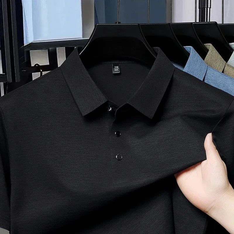 Einfarbiges Kurzarm-Poloshirt für Herren aus atmungsaktivem Stoff mit Reverskragen für Business und alltägliche Freizeitkleidung.