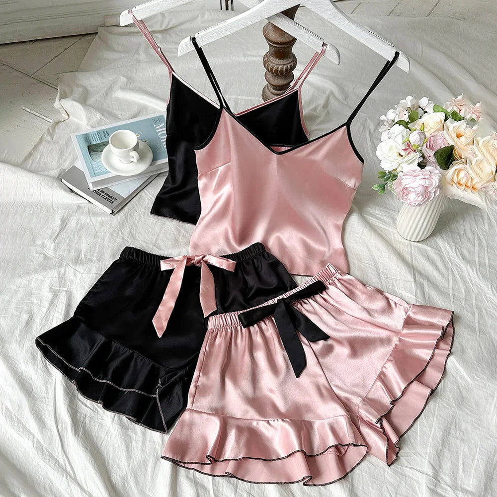 Damen-Pyjama aus glattem Satin, V-Ausschnitt, T-Shirt, gerüschte Kanten und Schleifen-Shorts, einfaches und atmungsaktives Pyjama-Set, Sling-Home-Kleidung