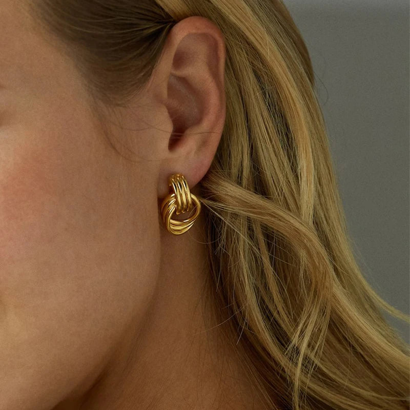 Mode Glänzende Drei-Schicht Strukturierte Kreuzung Knoten Ohrringe für Frauen Gold Farbe Kupfer Legierung Ohrring Vintage-Schmuck Geschenke
