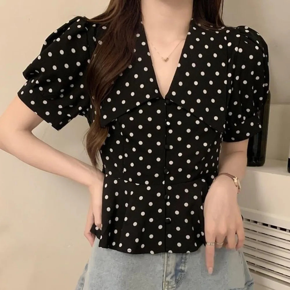 Modische Damenbluse mit Peter-Pan-Kragen, Sommer-Retro-Bluse mit Polka Dots, Elegantes Büro-Outfit mit Puffärmeln für Damen