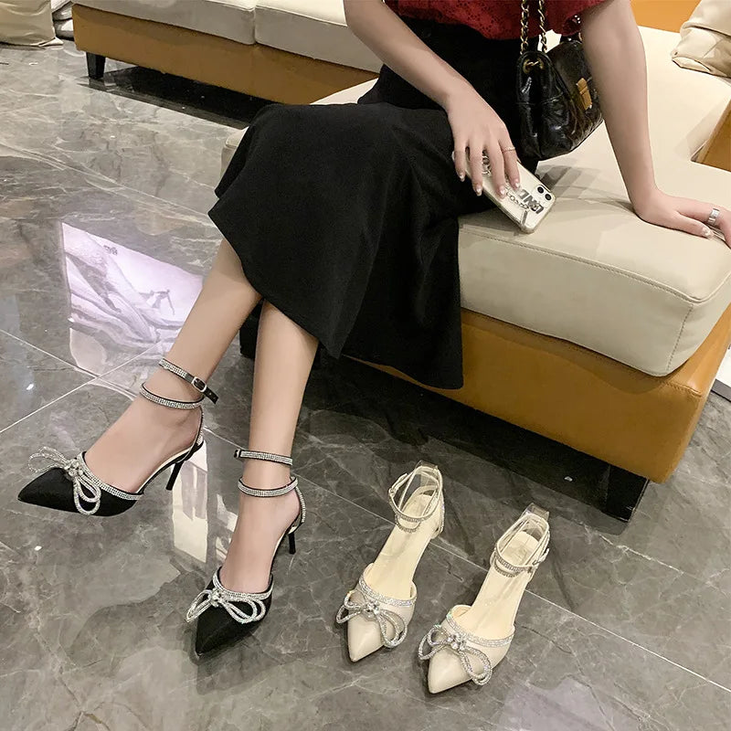 Bankettkleid, weiße High Heels, elegantes Temperamentkleid, Hochzeitsschuhe, Strass, spitze hohle Zehen, sexy Sandalen für Damen