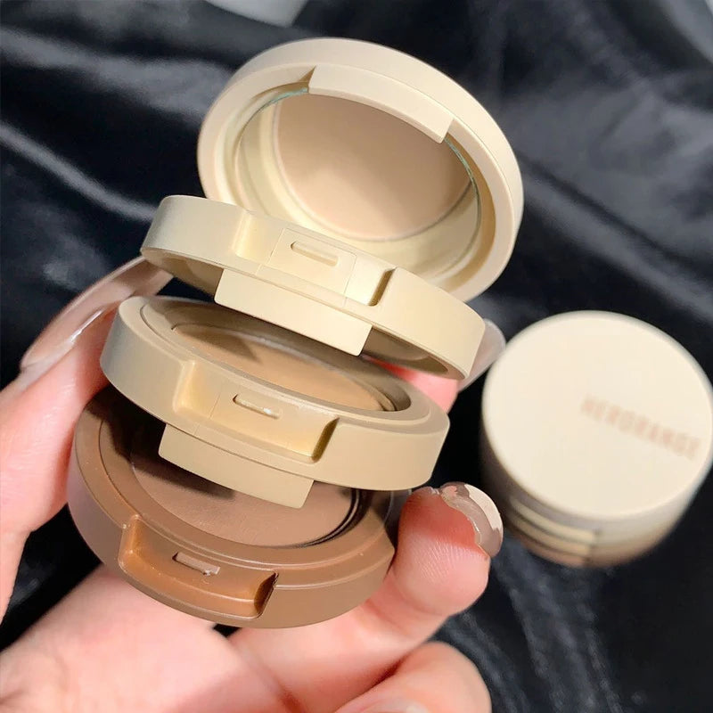 Dreifarbiger Lidschatten, matt. Erstellen Sie mehrschichtiges Augen-Make-up