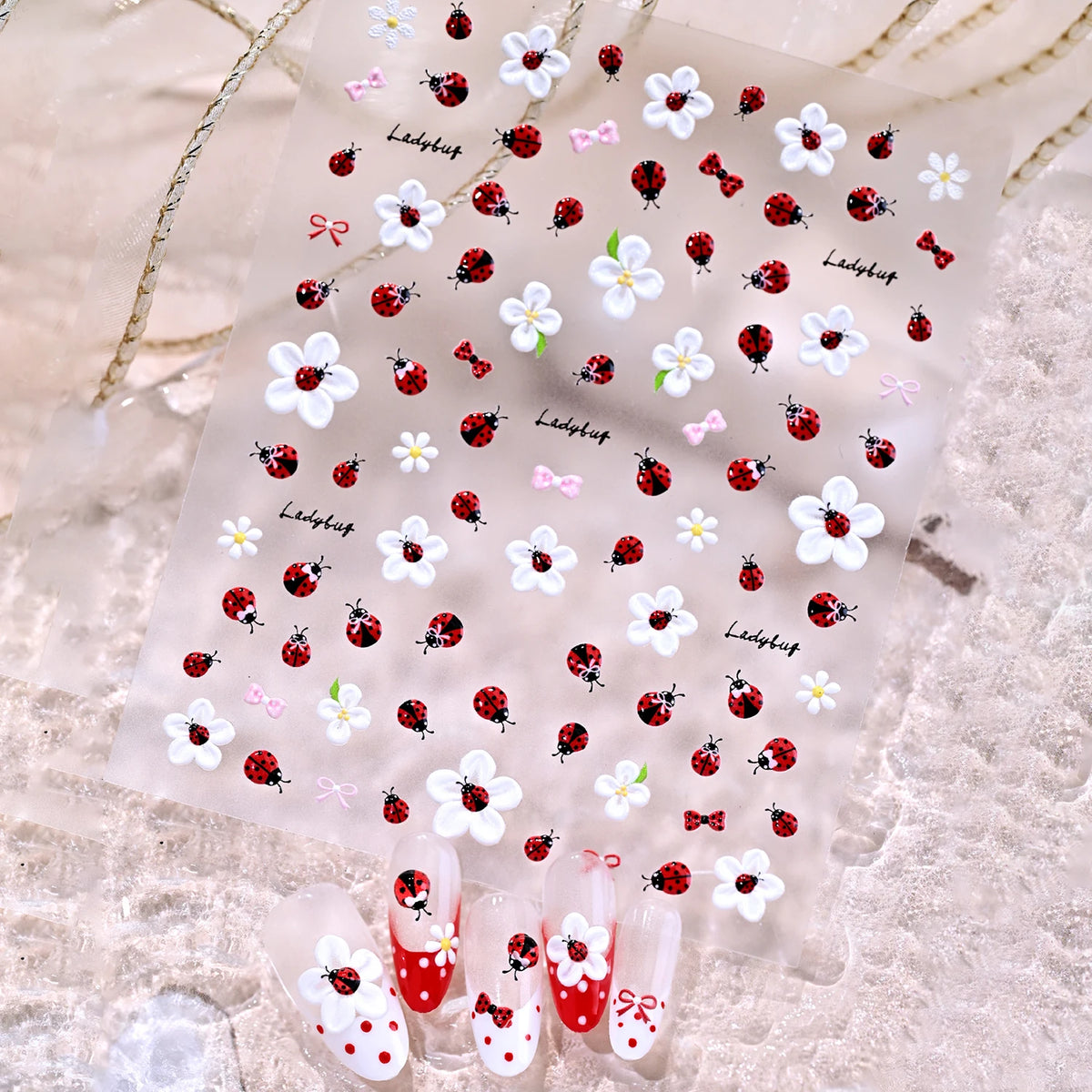 1 Stück 5D geprägte Marienkäfer-Nagelkunst-Sticker, weiße geschnitzte Blumen-Nagelaufkleber, Sommer-Marienkäfer-/Blumen-Selbstklebende Maniküre-Slider