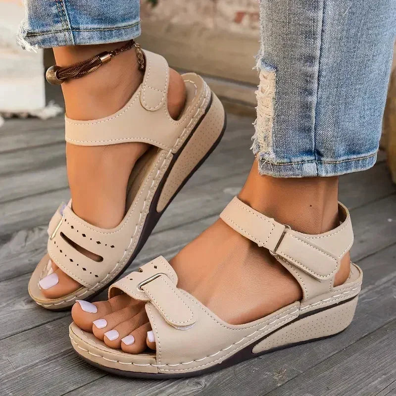 Damen Sandalen Sommer Neu Offene Zehen Mode Sandalen 2025 Neu Weiche Sexy Keilabsatz Schnalle Orthopädische Schuhe Damen Sandalias De Mujer