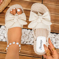 Flache Slip-On-Sandalen für Damen mit weicher Sohle und Obermaterial-Design, verziert mit Schleifendetails, sowohl stilvoll als auch vielseitig.