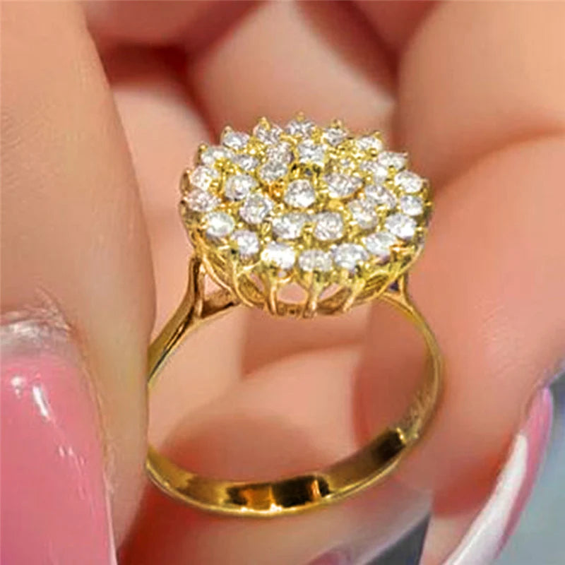 Huitan Luxus Blume Geformte Ringe für Frauen Voll Gepflastert CZ Bling Bling Hochzeit Zeremonie Party Dame Zubehör Neue Trendy Schmuck