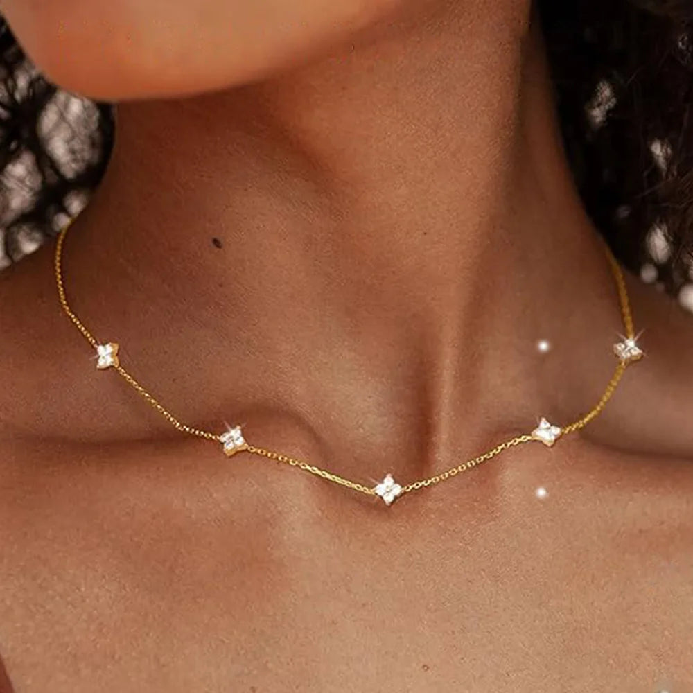 Edelstahl-Zirkon-Halskette mit vierblättrigem Kleeblatt-Anhänger für Frauen und Mädchen, schlichter, eleganter Schmuck, Geschenk, Glücksbringer-Kette
