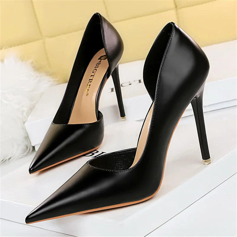 Neue Frauen 10,5 cm High Heels Pumps Hochzeit Braut Stiletto Sexy Retro Hohl Heels Dame Scarpins Büro Party Nude Weiße schuhe