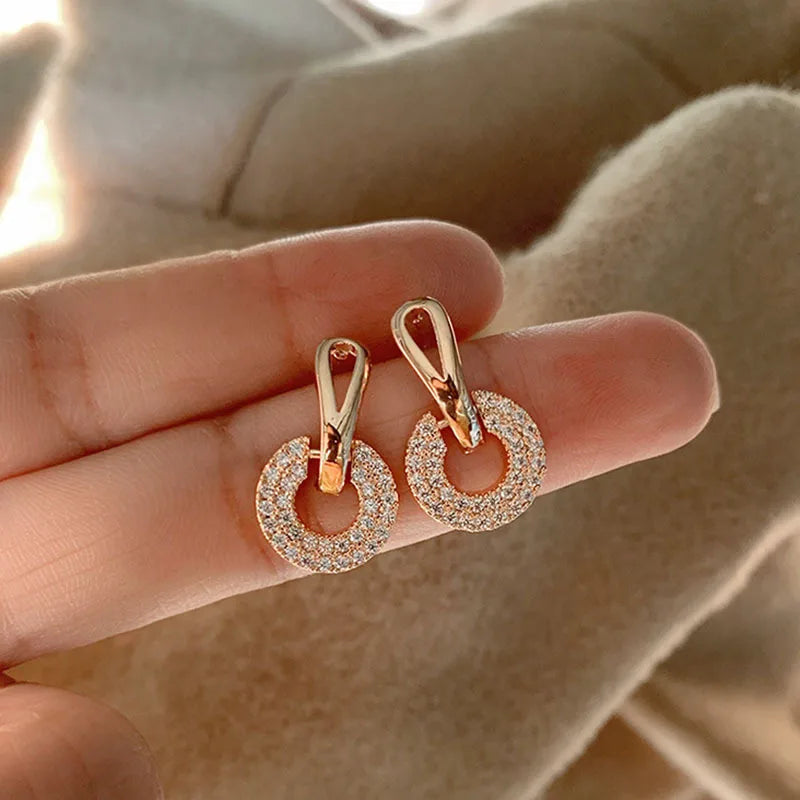 Exquisite luxuriöse runde Zirkon-Ohrstecker für Frauen, glänzender Strass-Mond-Bienen-Ohrring, geometrischer Ohrring, Party- und Hochzeitsschmuck