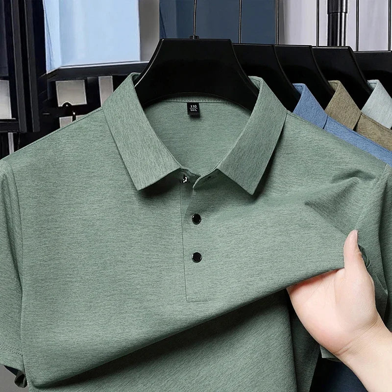 Einfarbiges Kurzarm-Poloshirt für Herren aus atmungsaktivem Stoff mit Reverskragen für Business und alltägliche Freizeitkleidung.