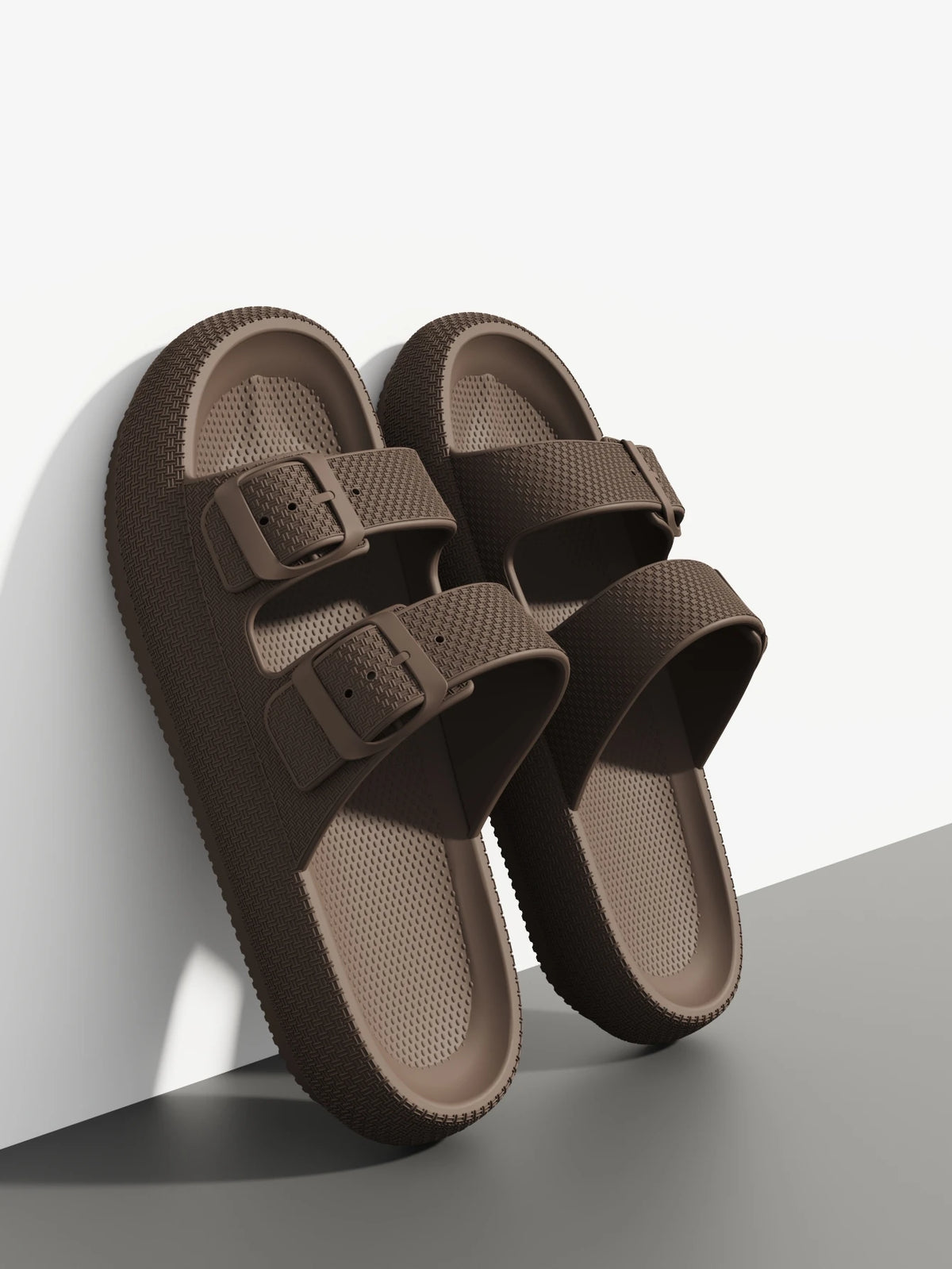 2025 Neue Herren-Outdoor-Mode-Sandalen mit dicker Sohle – Rutschfeste Dusch- und Badeschlappen, leichte, bequeme Hausschuhe