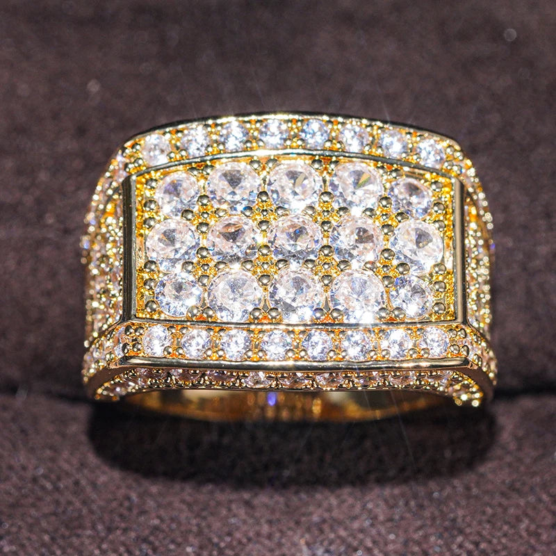 Huitan Trendy Luxus Breite Fingerringe für Frauen Swanking Attraktive Gold Farbe Party Schmuck Brillante Zirkonia Zubehör