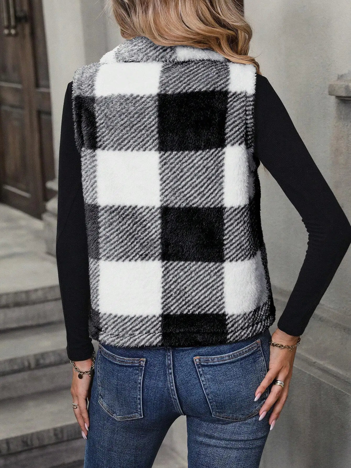 Neue stilvolle schwarz-weiß karierte Fleece-Weste für Damen, Stehkragen, lässig ärmellos, vielseitige Jacke.
