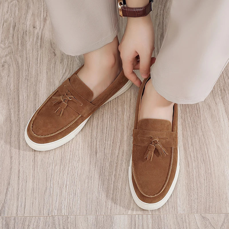 Klassische graue Herren-Freizeitschuhe, bequeme Wildleder-Loafer für Herren, Freizeitschuhe, Slip-on-Designer-Schuhe, Herren-Mokassins
