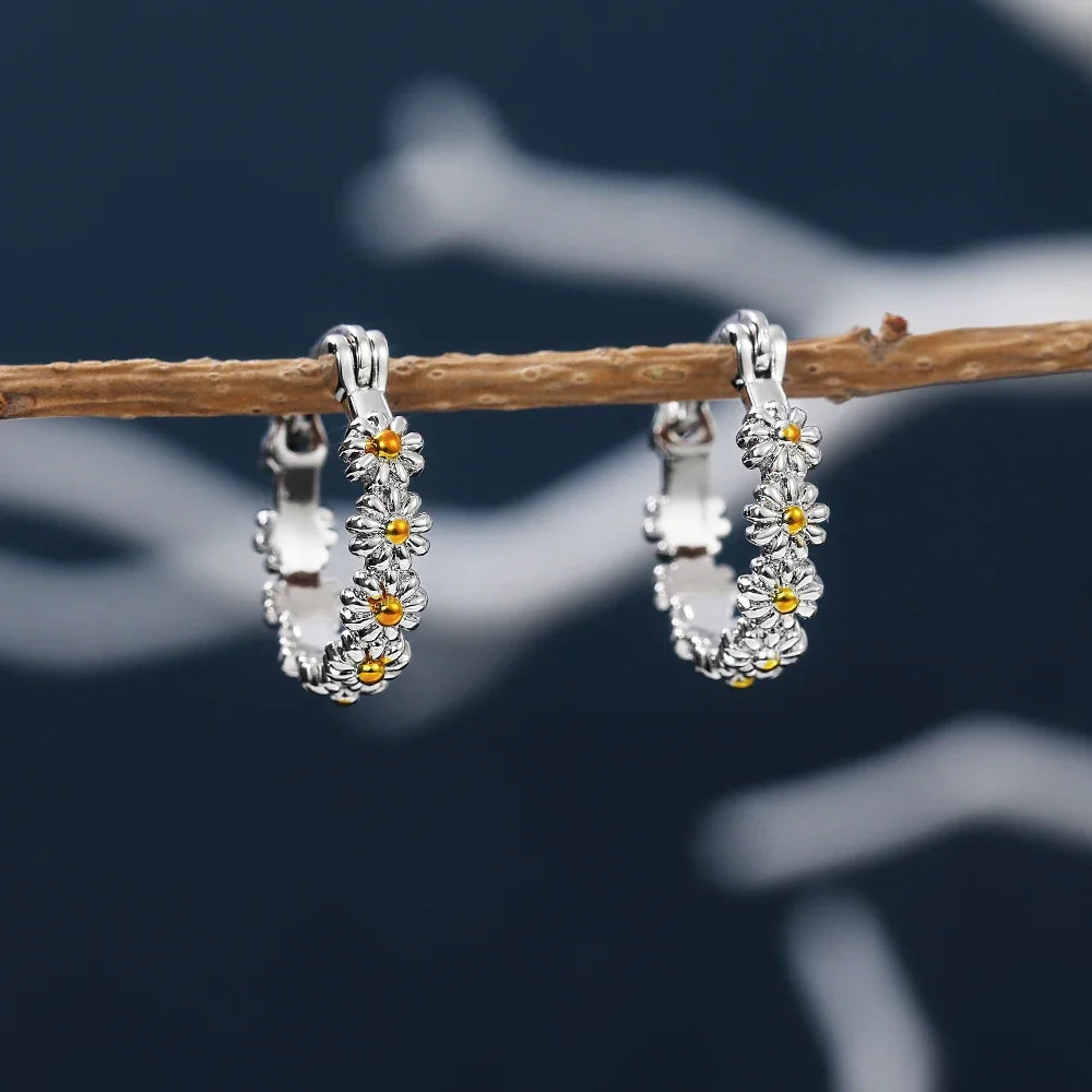 CAOSHI Zarte Gänseblümchen-Creolen für Damen, Alltagstaugliches Accessoire, Eleganter Blumenschmuck für Frauen, Schickes Geschenk, Großhandelsartikel