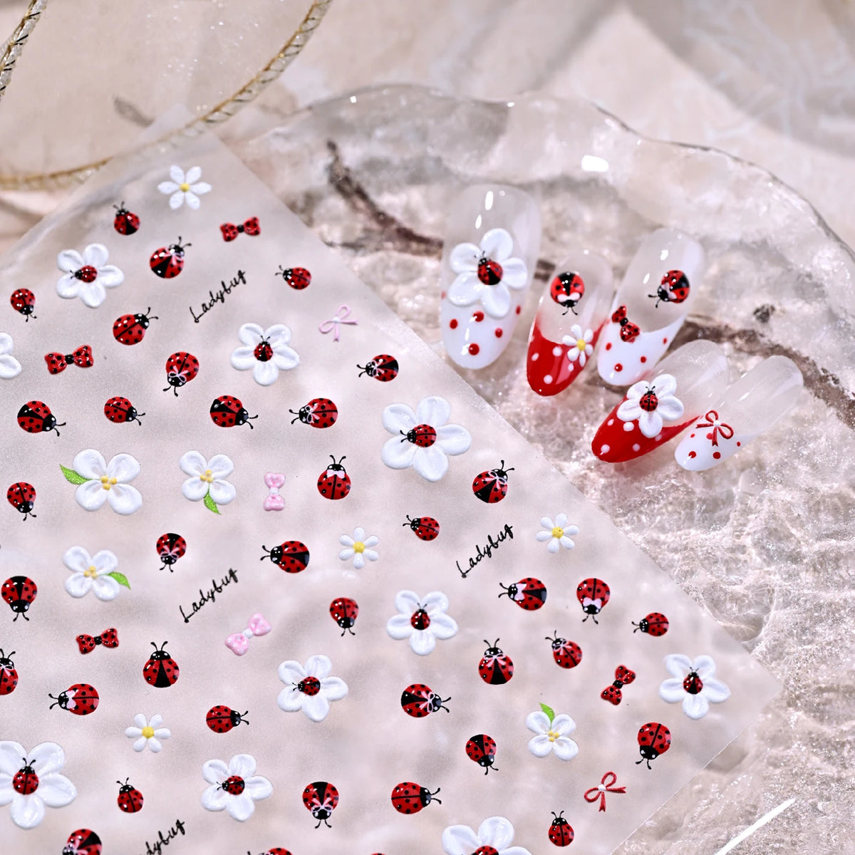 Neue 5D Süße Marienkäfer-Blumen-Nagelaufkleber Geprägte Kawaii Biene Gänseblümchen Kirschblüten Nagelsticker DIY Frühling Insekten Nagelkunst Deko