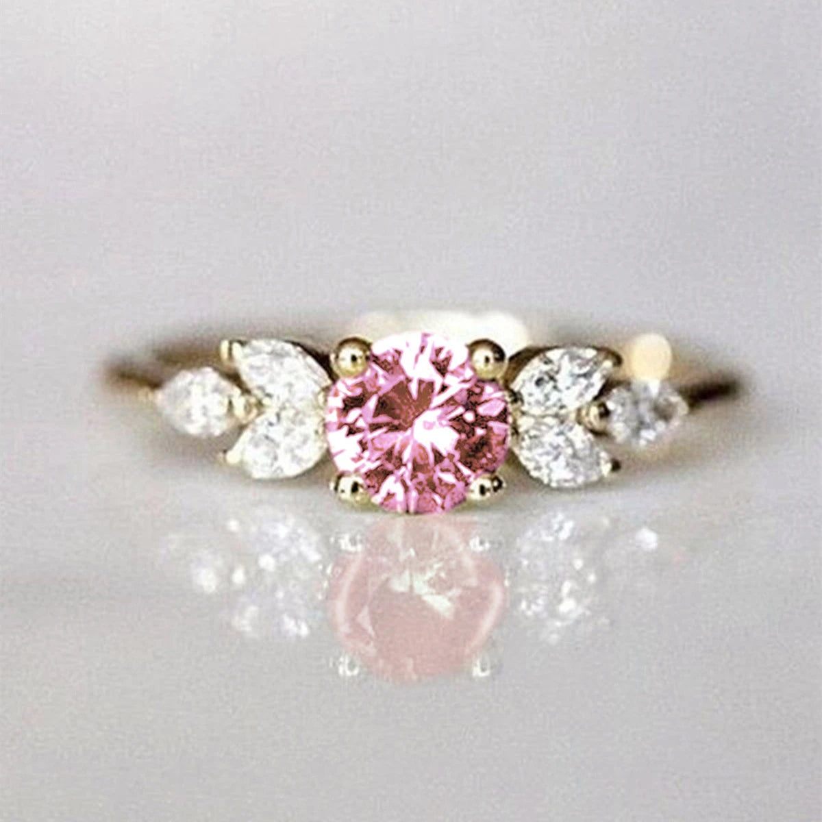 Huitan Ästhetischer, vielseitiger Damenring, frischer Stil, für den Alltag, Party, trendiges Zubehör, eingelegter, heller CZ, eleganter Schmuck für die Hochzeit