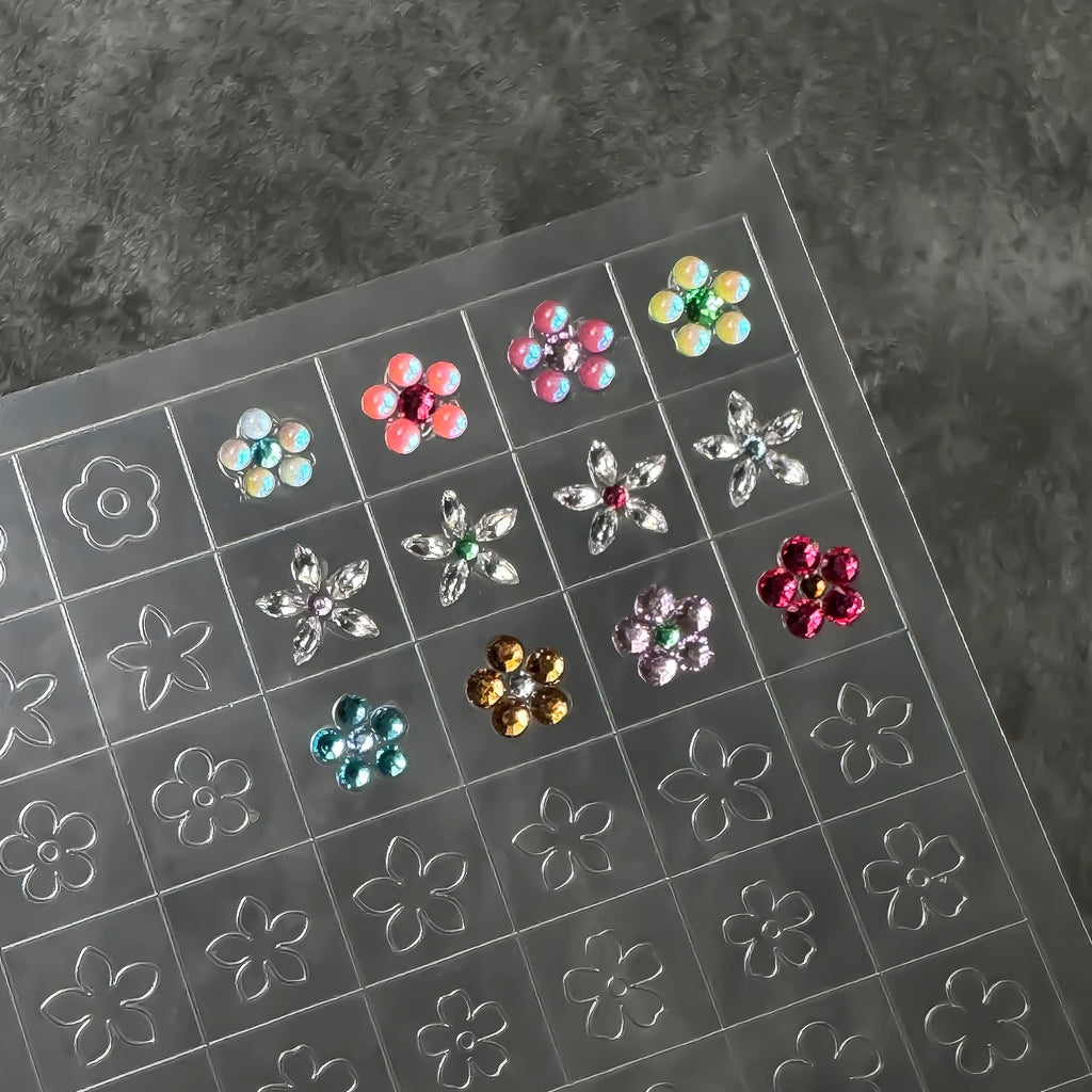 Neue Nagelaufkleber mit mehreren Designs, Schmetterlings- und Blumenmuster, transparent, sprühlackiert, wiederverwendbare PET-Nagelaufkleber für Klebeschablonen