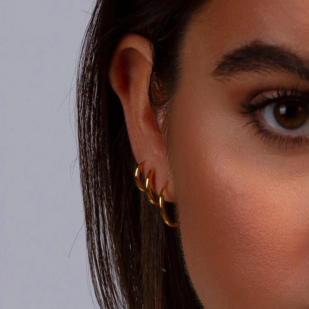 EManco Minimalistische Edelstahl Runde Ohrringe für Frauen Trendige Geometrische Tropfen-Statement-Ohrringe Party Mode-Schmuck Geschenk