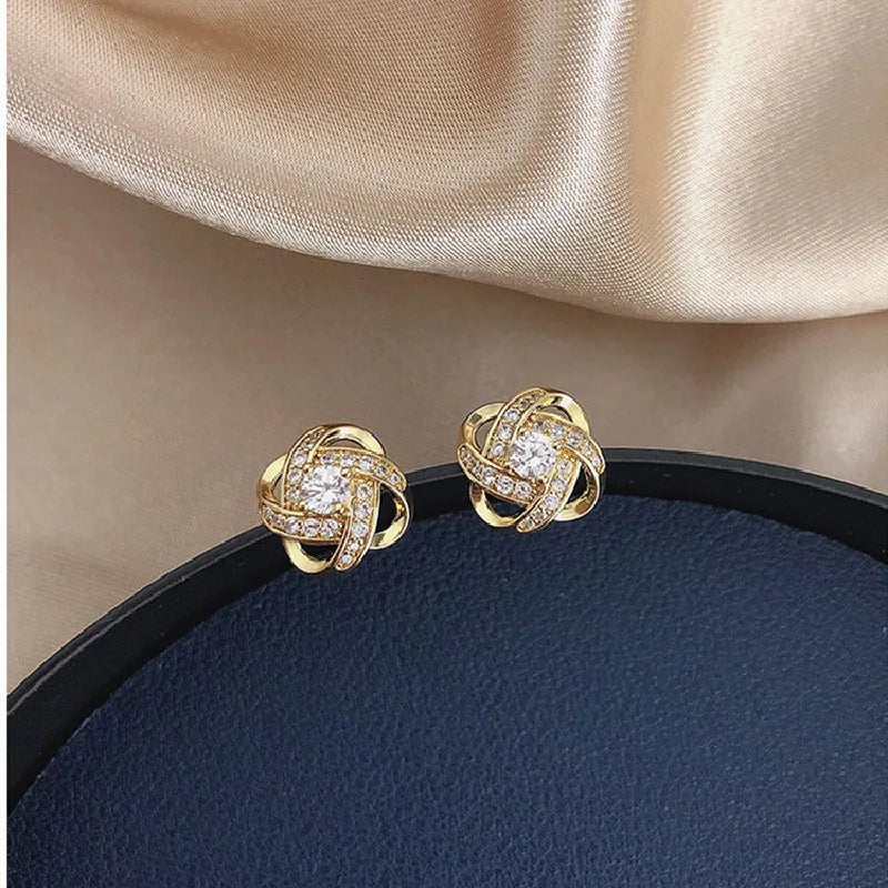 Leichte Luxus-Zirkon-Ohrstecker, einfache geometrische Kreuz-Ohrringe, exquisiter Ohrschmuck für Hochzeiten und Partys, Geschenke für Frauen C