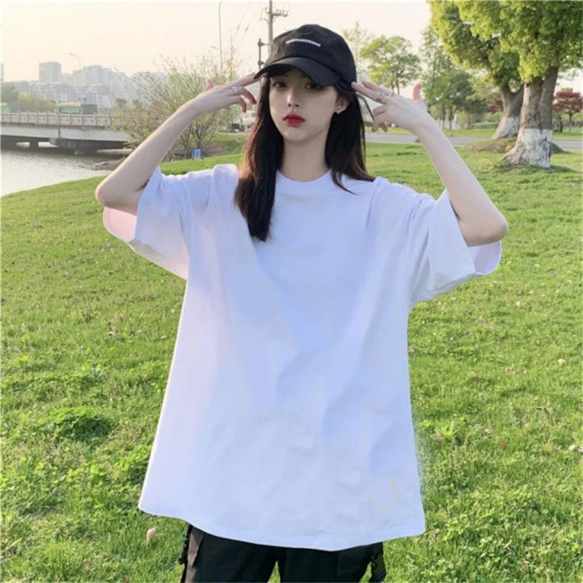 100% Polyester Mode solide kurz ärmel ige T-Shirt Frauen Frühling Sommer Rundhals ausschnitt gerade weiß schwarz Top für Frauen Mädchen