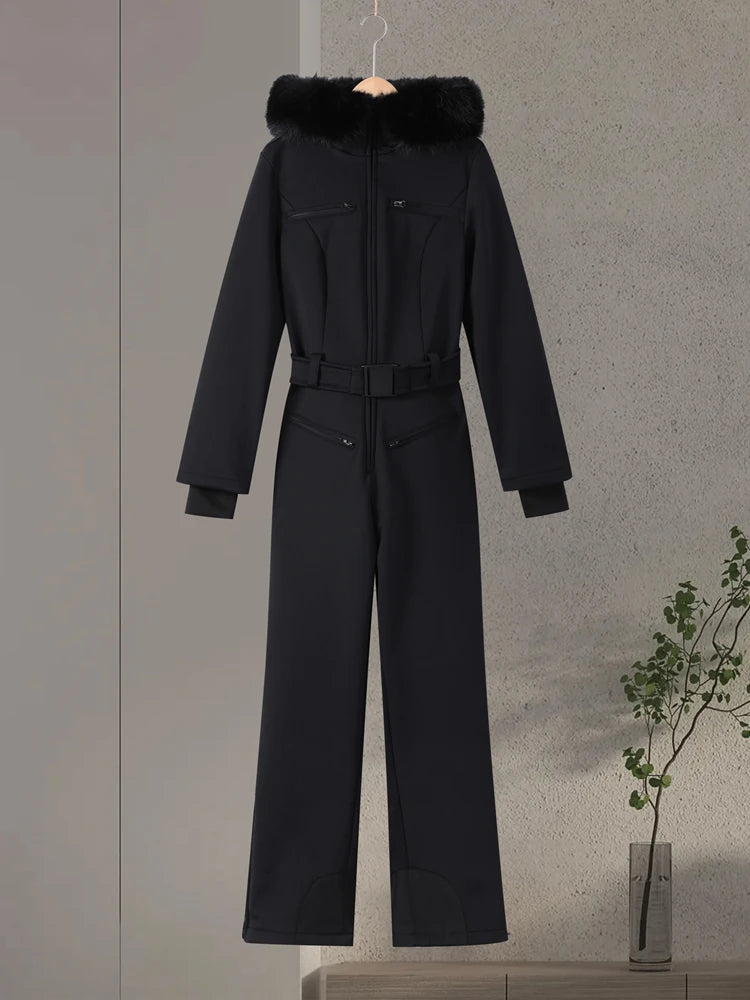 Damen-Skioveralls mit Kapuze, Kunstfell-Patchwork, Reißverschlusstaschen und Gürtel, Hochgeschnittener Einteiler, Wintermode 2026, Schwarzer Romper