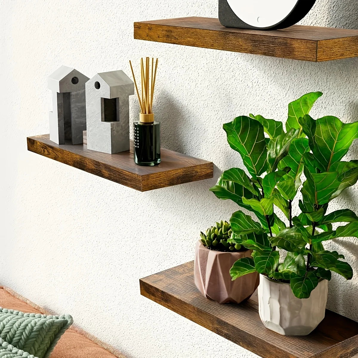 Klassisches, an der Wand montiertes horizontales Streifen-Designregal aus massivem Holz, platzsparend für Aufbewahrung und Präsentation im Wohnzimmer und Schlafzimmer