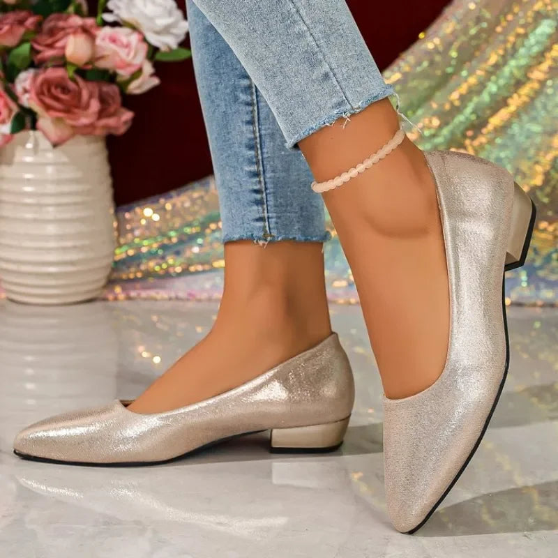 Neue Damen Mode Glänzende Synthetische Leder Spitze Slip-On Schuhe mit Mittelhohem Absatz Elegante Hochzeits- Büro- Alltags- und Freizeitpumps