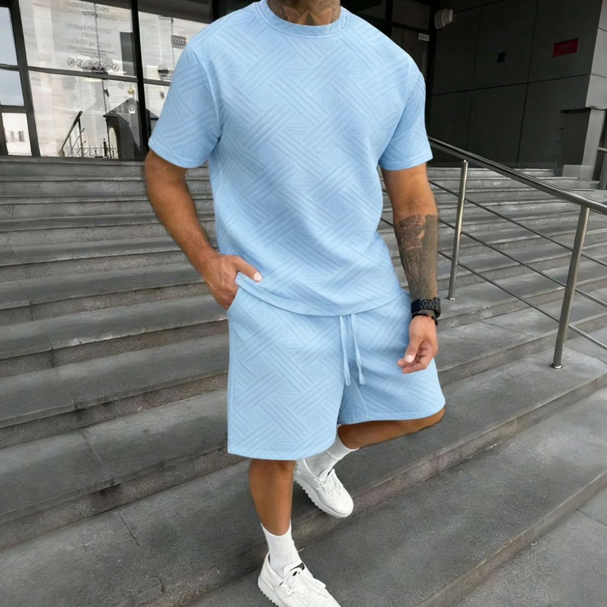 Herren Freizeit-Set mit Rundhals-T-Shirt und Shorts für Outdoor-Aktivitäten, Zweiteiliges Set für Frühling und Sommer, Einfarbig mit Blumenstickerei