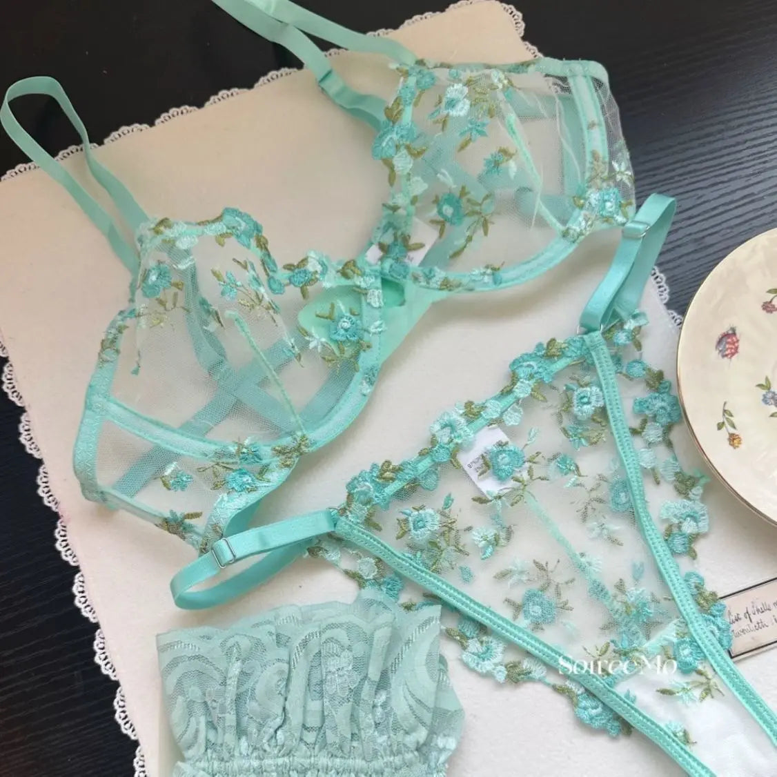 Tägliches französisches Spitzen-BH-Set, durchsichtiges Mesh-Bügel, große Brustunterstützung, Blumenstickerei, Komfortkleidung, sexy MOYISU-Höschen, bezauberndes Set