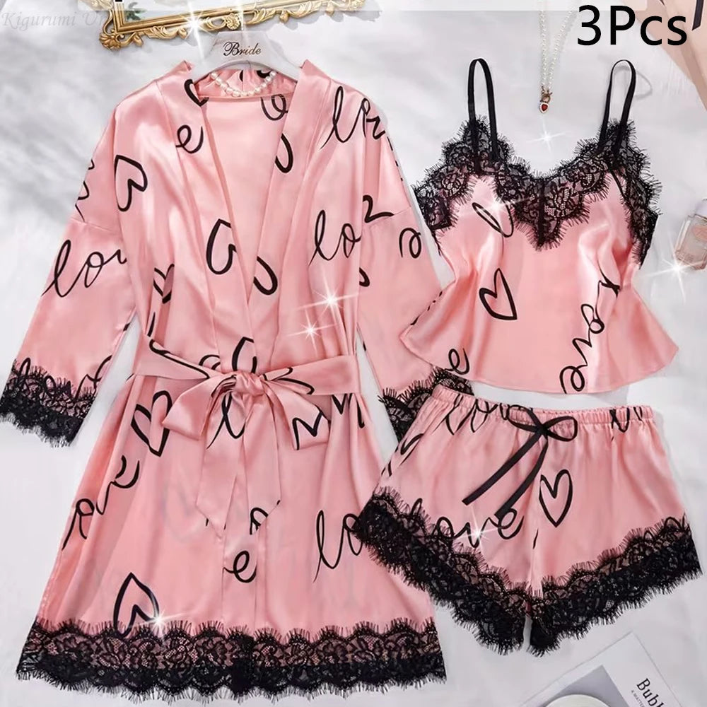 Damen-Pyjama-Set aus Satin mit Buchstaben-Print, V-Ausschnitt, sexy Spitzenbesatz, eleganter Seiden-Loungewear mit langärmeliger Robe, Trägerhemd und Shorts