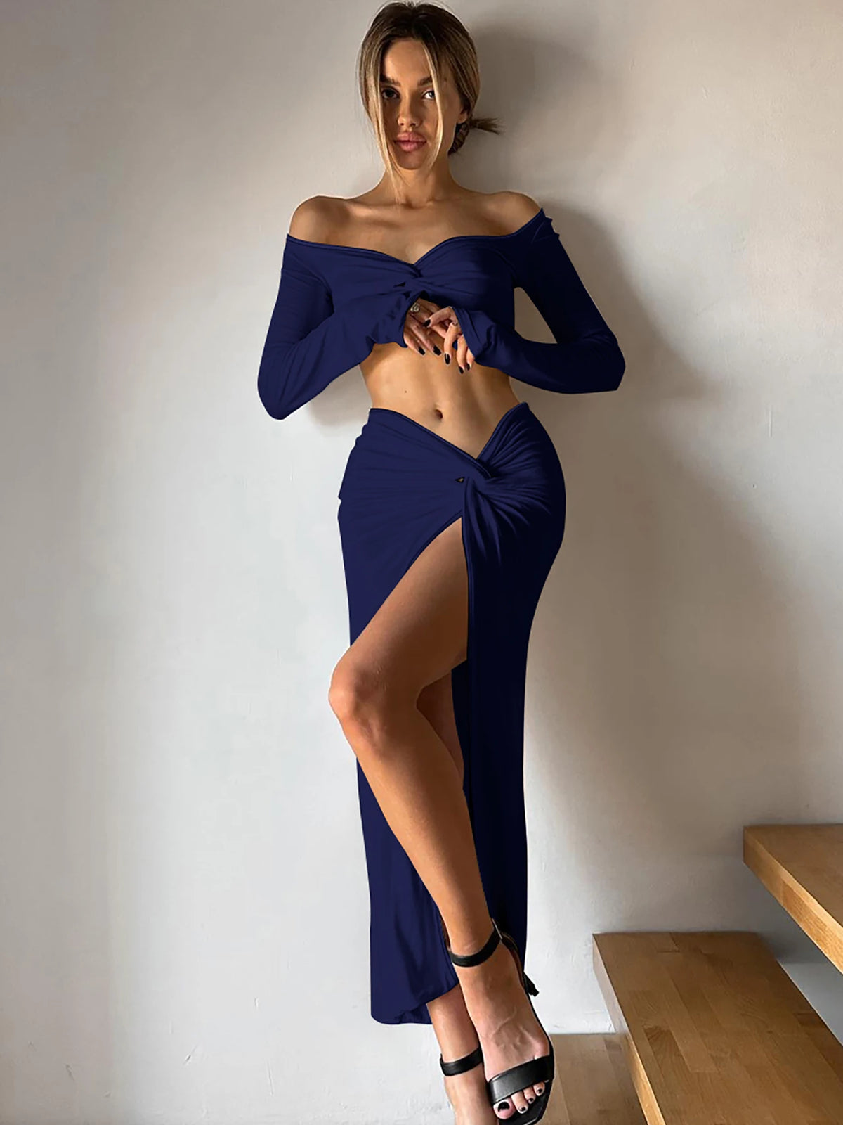 Hugcitar 2025 Elegante 2-teilige Sets Weiß Langarm Geraffte Sexy Crop Top Schlitz Midi Rock Frühling Frauen Kleidung Party Urlaub