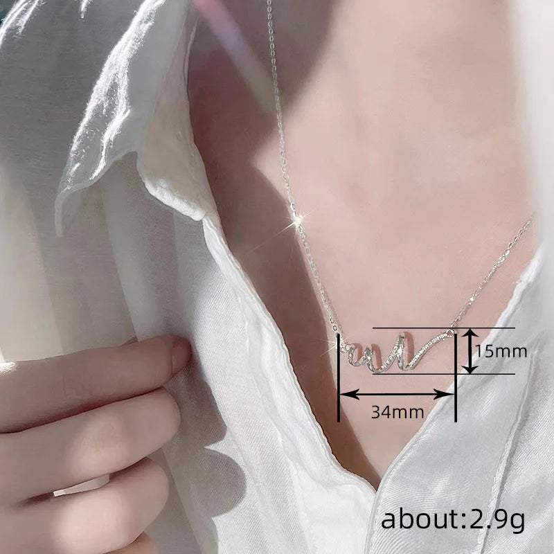 Huitan Ästhetische wellenförmige Anhänger-Halskette für Frauen, Hochzeit, Verlobung, Modeaccessoires, eingelegter glänzender CZ, vielseitiger Schmuck