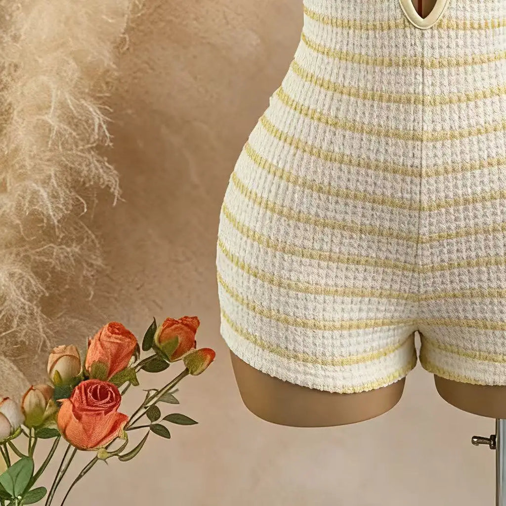 Damen Urlaubs-Jumpsuit in Gelb mit Streifen, Strukturiertem Wellenmuster, Tiefem V-Ausschnitt und Rückenausschnitt, Stilvoller und Figurbetonter Jumpsuit
