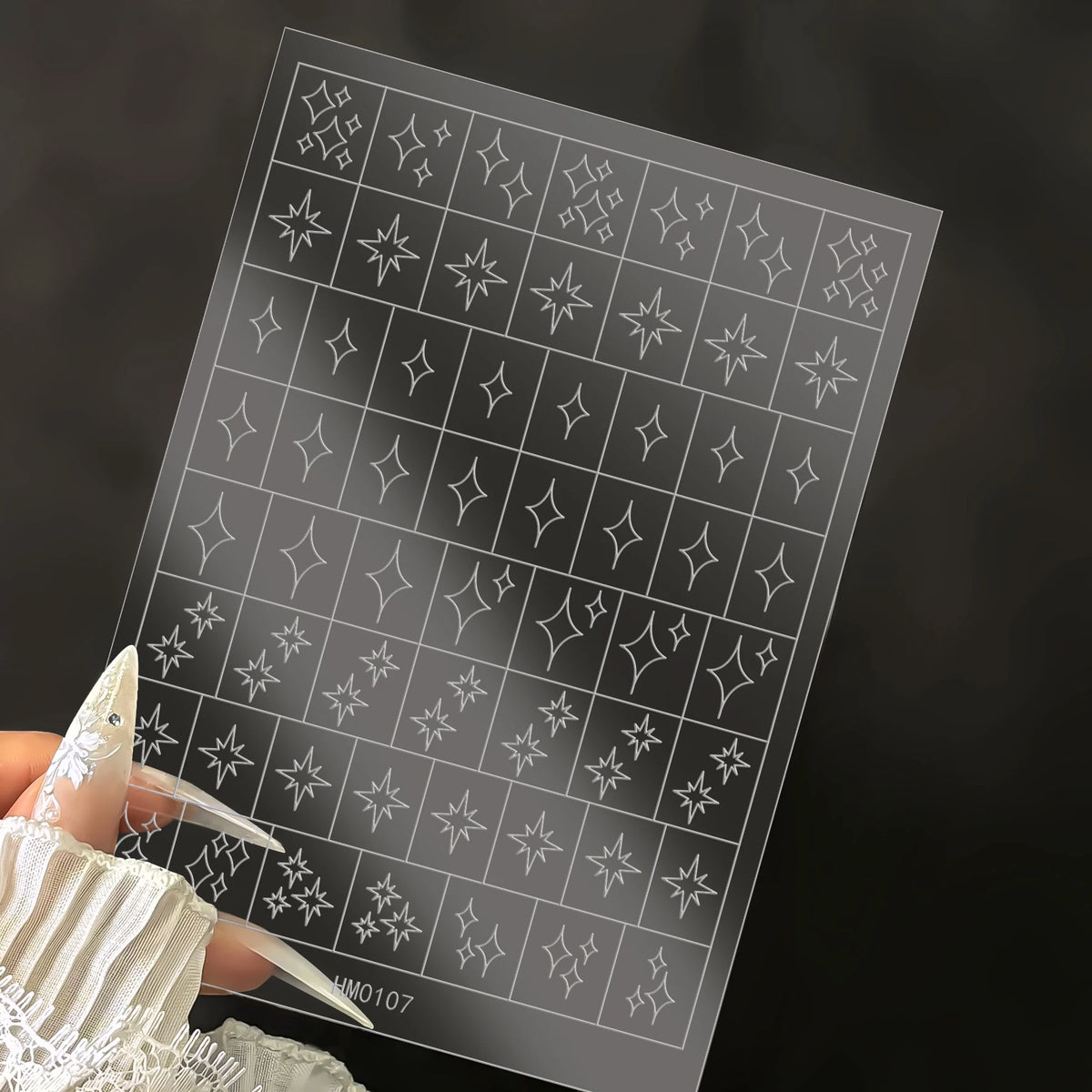 1 Stück französische hohle Nagelaufkleber, Kawaii-Design mit fünfzackigen Sternen, Liebesherzen und Sternen-Spikes, transparente, sprühlackierte Nagelaufkleber