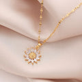 1PCS Gold-farbe Halskette Damen Licht Luxus Stil Blume Anhänger Intarsien Zirkonia Titan Stahl Kette Urlaub Schmuck