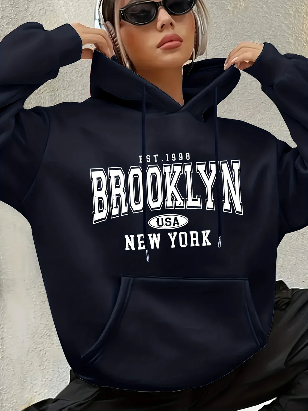 Damen-Sweatshirt mit Buchstaben-Print, Kapuze mit Kordelzug, langen Ärmeln und Tasche mit geometrischen Mustern, normaler Schnitt.