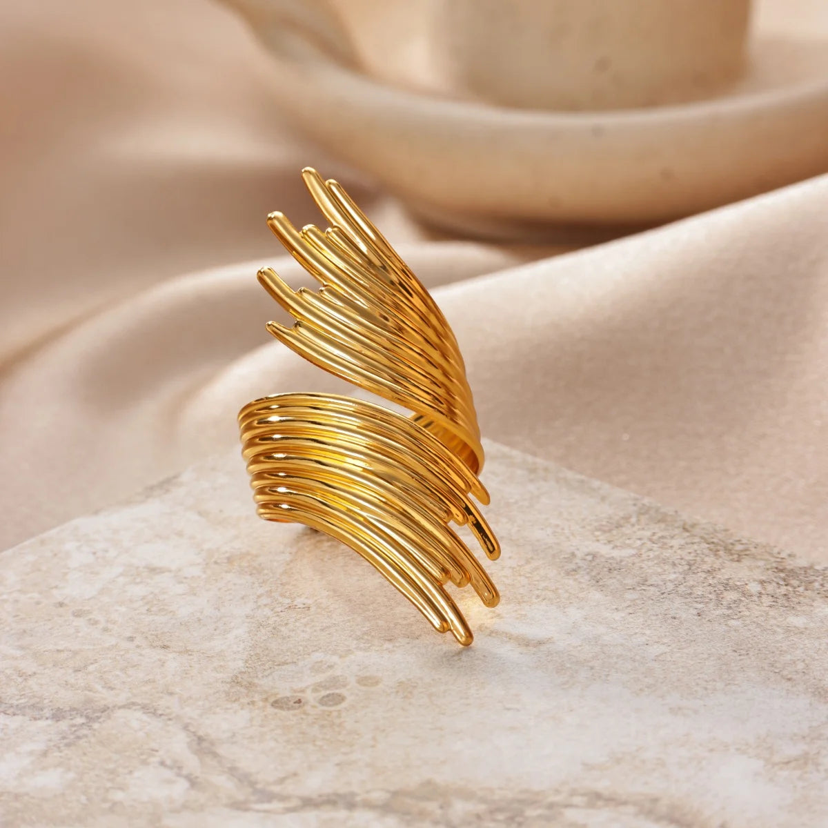 Punk-Ringe mit kräftiger Textur und Flügelmotiv für Damen, goldfarben, geometrischer Statement-Ring, ästhetischer Hochzeitsschmuck, Geburtstagsgeschenk
