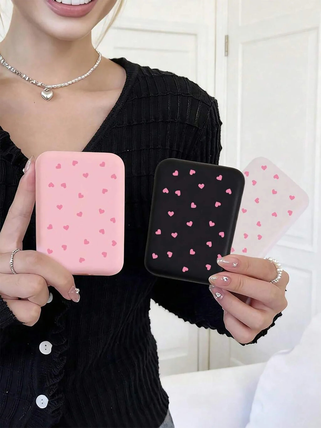 2er-Set Herzförmige Powerbank-Schutzhülle, kompatibel mit A2384 1460mAh Akku, passend für iPhone 17/16/15/14 Serie, kabellose Lade-Schutzhülle, weiche TPU Anti-Sturz-Schutzhülle, süßes Geschenk für Frauen (nur die Hü