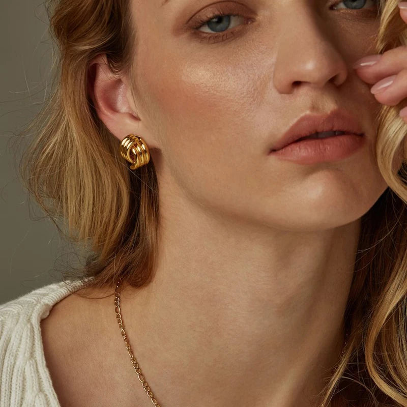 Mode Glänzende Drei-Schicht Strukturierte Kreuzung Knoten Ohrringe für Frauen Gold Farbe Kupfer Legierung Ohrring Vintage-Schmuck Geschenke