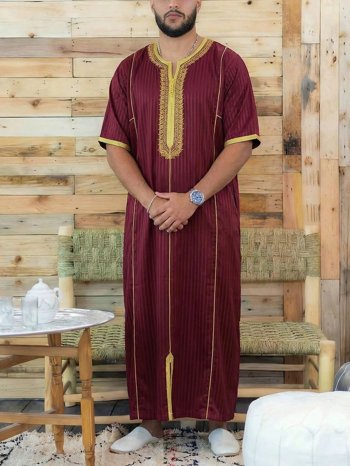 Kurzärmelige muslimische Robe für Herren, verziert mit gestickten Streifen, locker sitzende traditionelle islamische Kleidung, geeignet für Fe